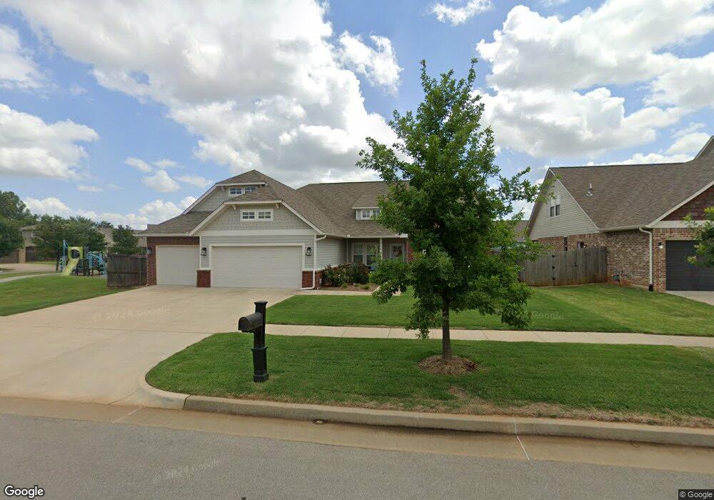 908 NE 21st St, Moore, OK 73160 - photo 1