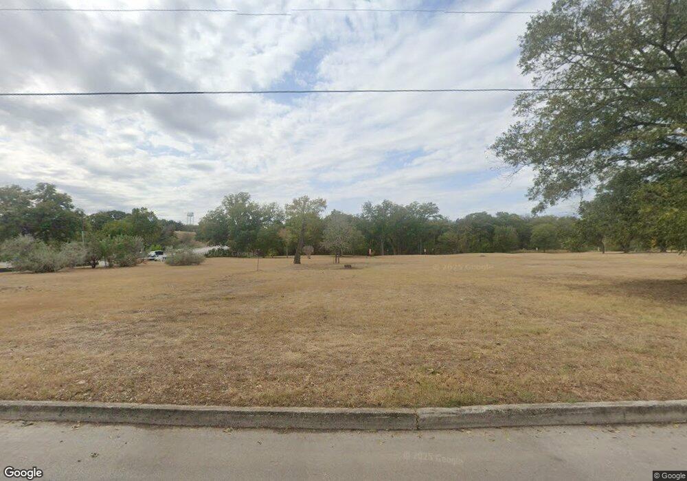 607 Fair Ln, New Braunfels, TX 78130 - photo 1