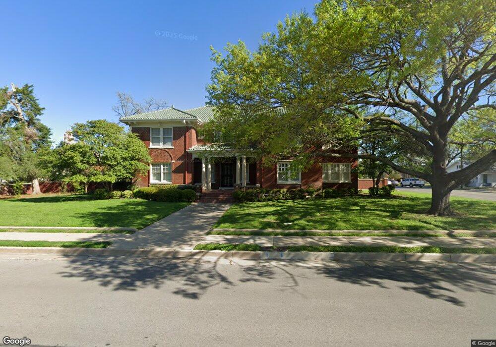 131 E Oak St, Weatherford, TX 76086 - photo 1