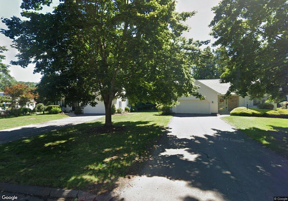 10 Stratton Cir, Enfield, CT 06082 - photo 1