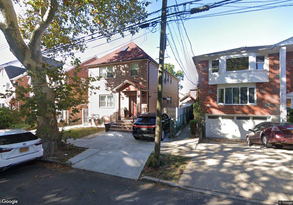 4552 164th St, Flushing, NY 11358 - photo 1