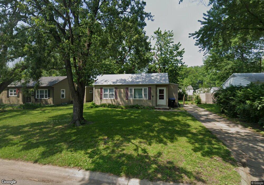 2221 SW Boswell Ct, Topeka, KS 66611 - photo 1