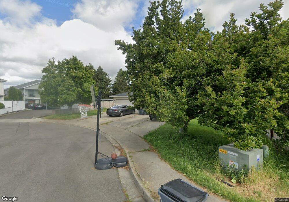 727 Columbine Way, Central Point, OR 97502 - photo 1