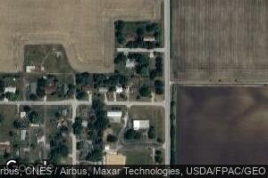 103 Lloyd St, Reynolds, IL 61279