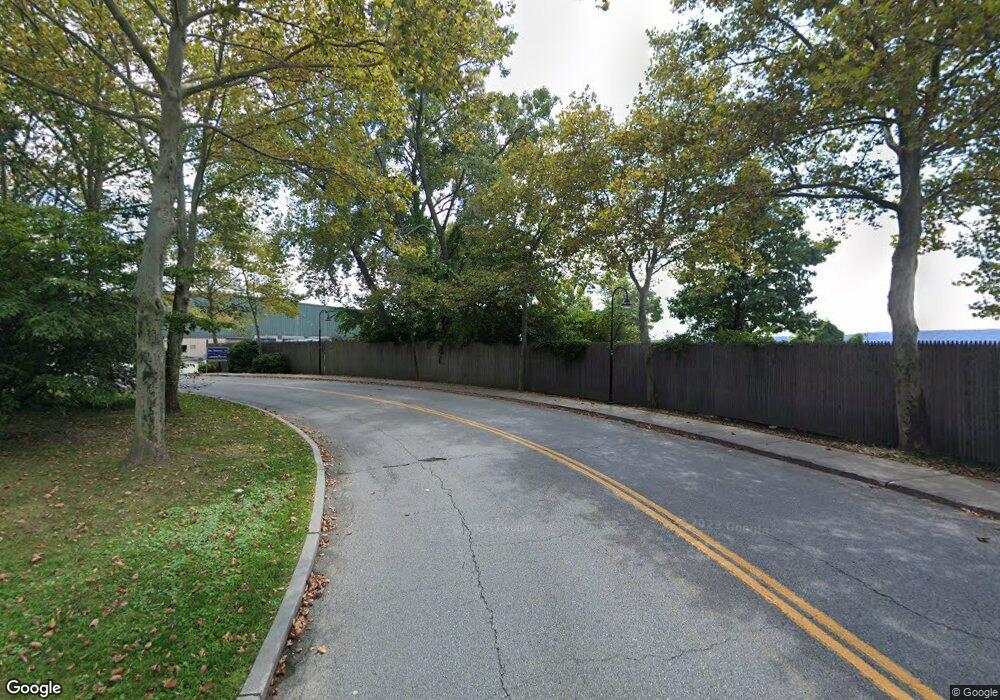 22 Half Moon Bay Dr, Croton-On-hudson, NY 10520 - photo 1