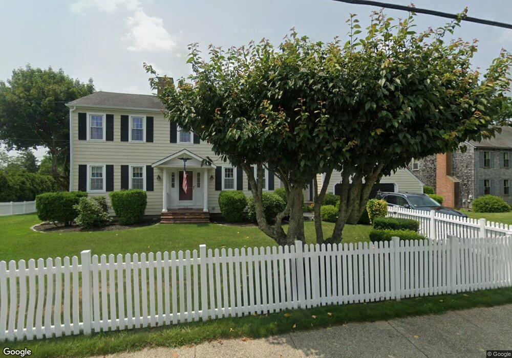 638 Elm St, South Dartmouth, MA 02748 - photo 1