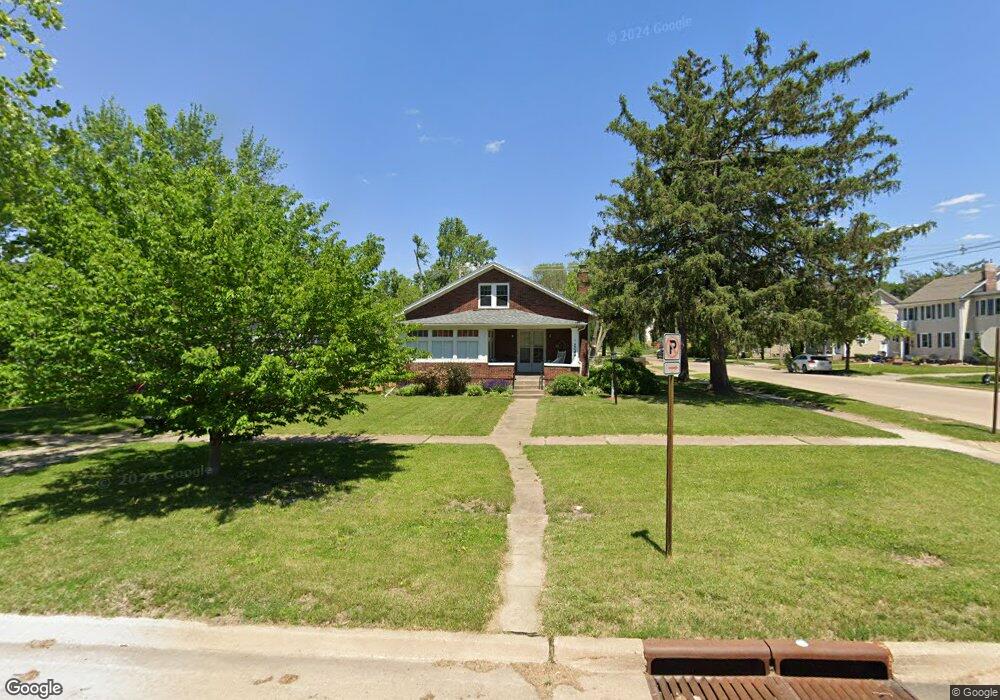 2044 Grande Ave SE, Cedar Rapids, IA 52403 - photo 1