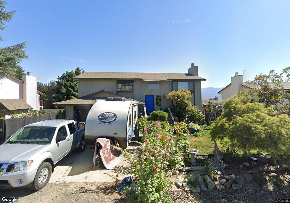 924 11th St NE, East Wenatchee, WA 98802 - photo 1