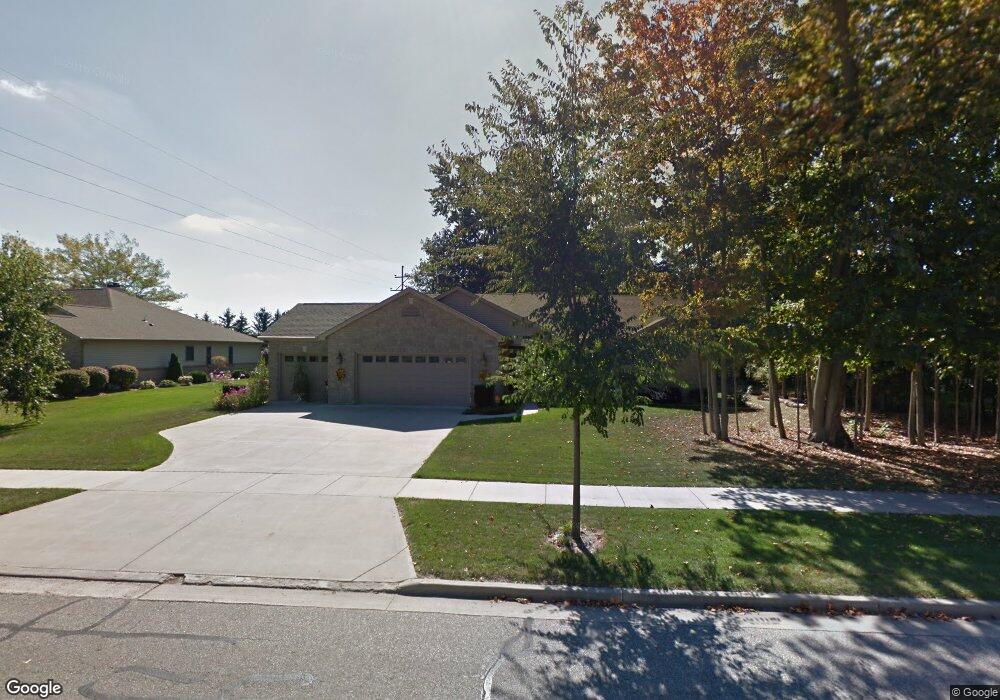 651 Maple Crest Dr, Frankenmuth, MI 48734 - photo 1