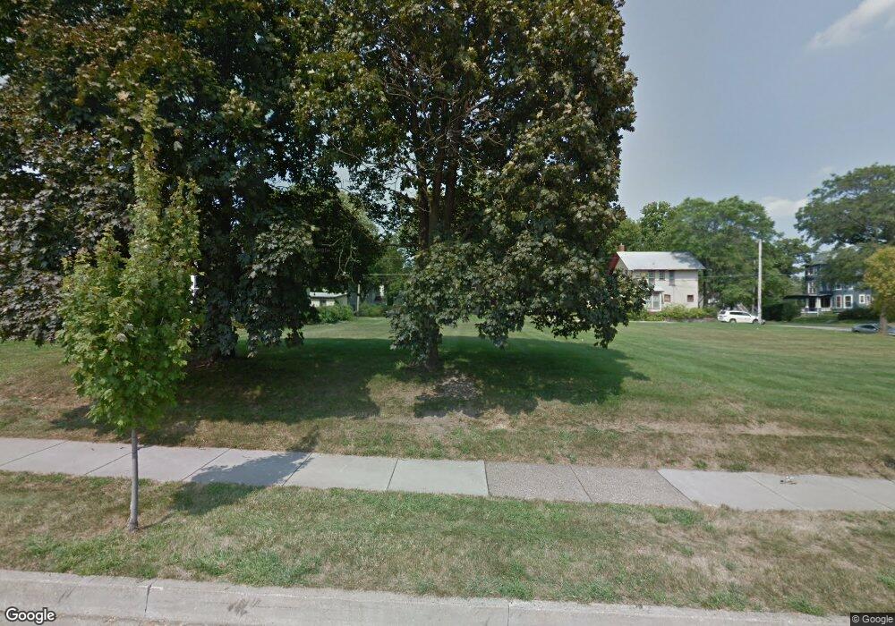 220 E 11th St, Davenport, IA 52803 - photo 1