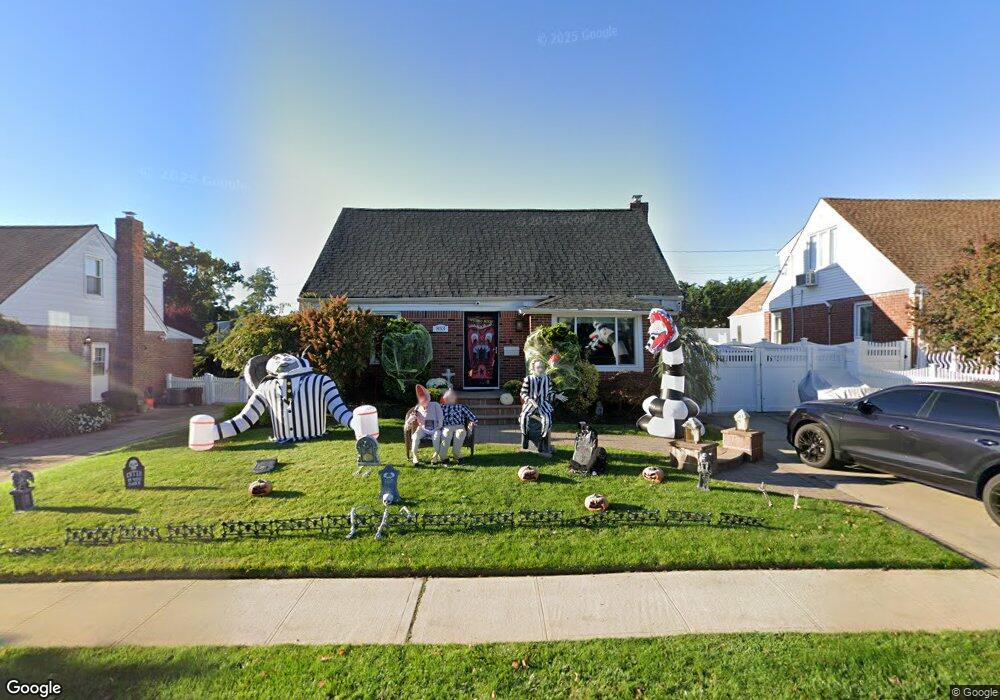 853 Oaks Dr, Franklin Square, NY 11010 - photo 1