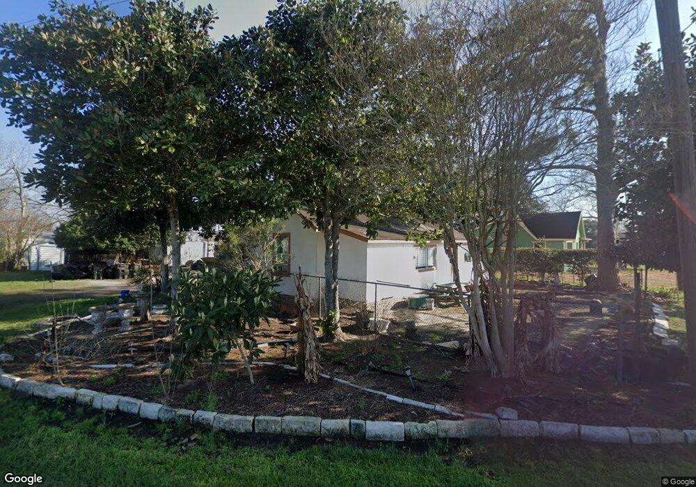 116 W Snyder St, Alvin, TX 77511 - photo 1