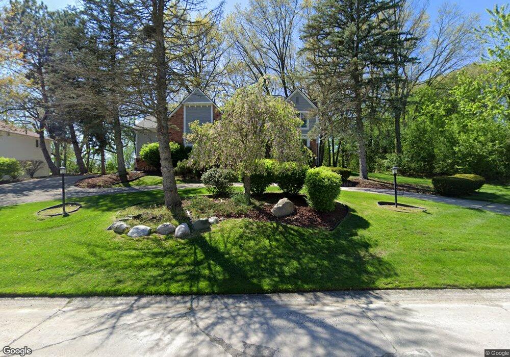 2826 Hunters Way, Bloomfield Hills, MI 48304 - photo 1