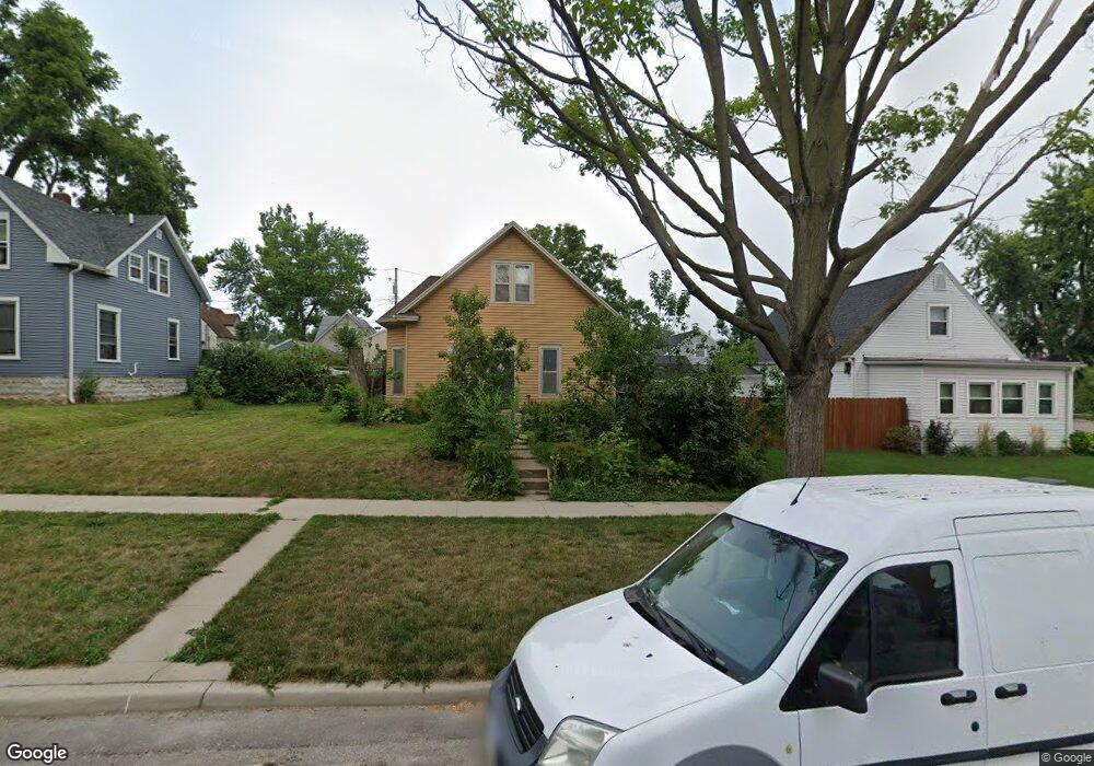 266 12th St NW, Cedar Rapids, IA 52405 - photo 1