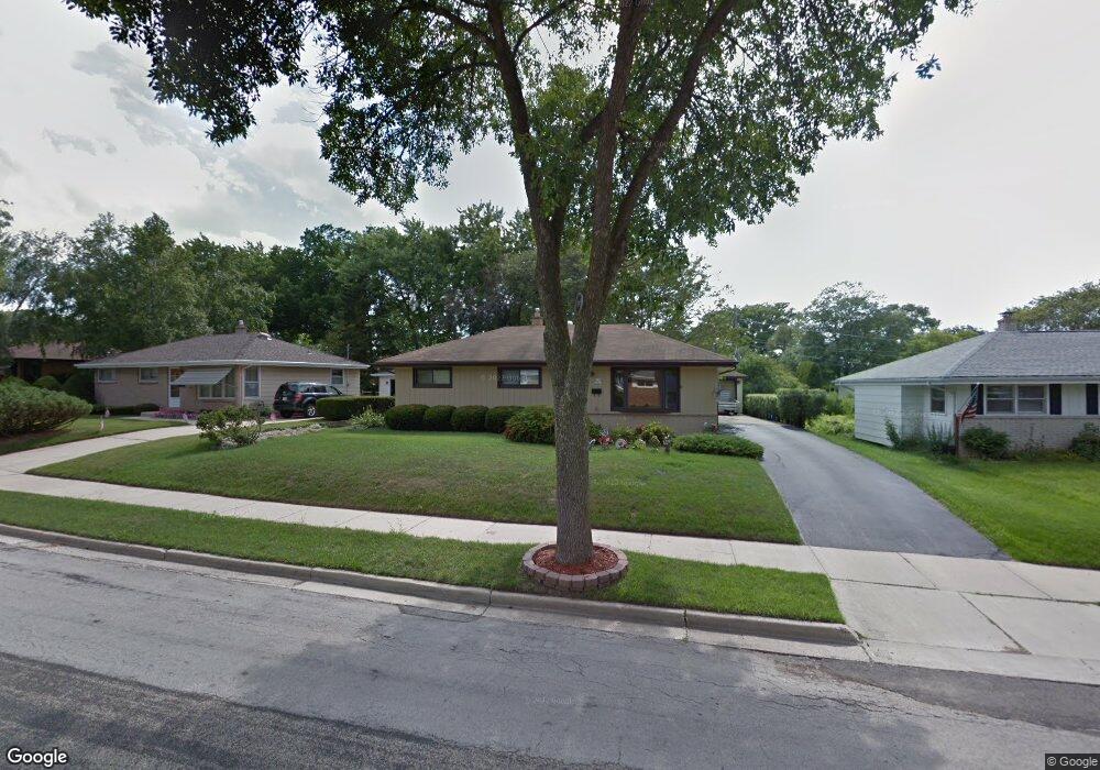 W151N8337 Thomas Dr, Menomonee Falls, WI 53051 - photo 1