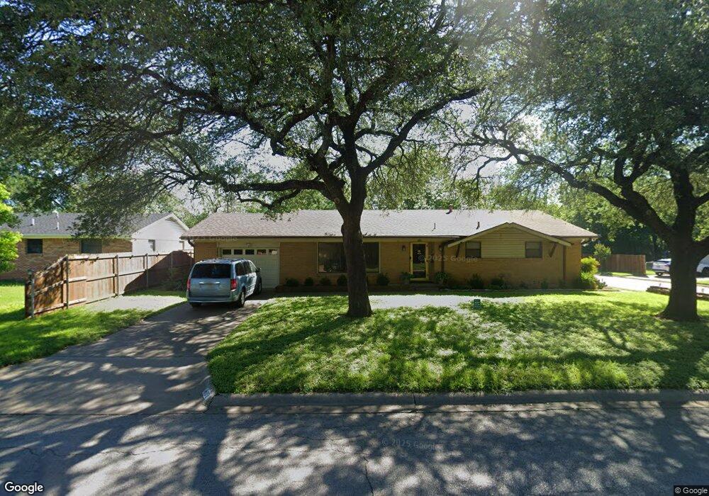 802 N Douglas Ave, Cleburne, TX 76033 - photo 1