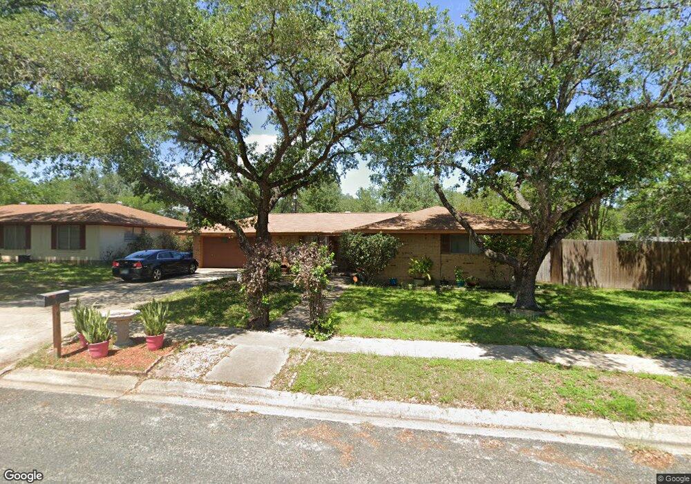 1411 Mockingbird Ln, Beeville, TX 78102 - photo 1