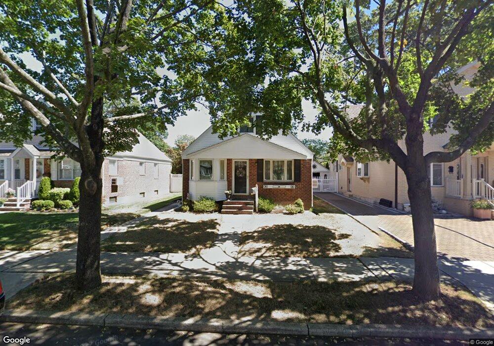 8029 259th St, Glen Oaks, NY 11004 - photo 1