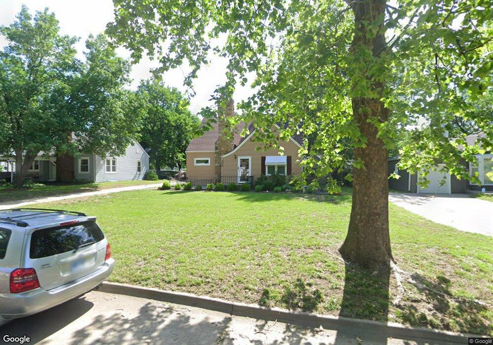 2024 SW Collins Ave, Topeka, KS 66604 - photo 1