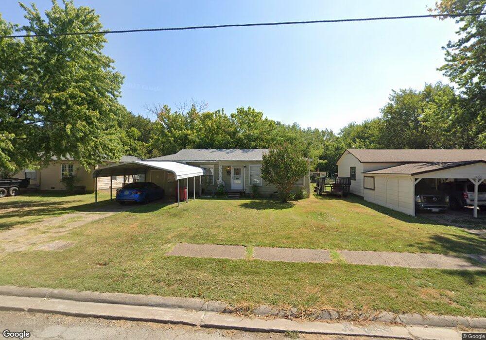 1402 Pecan St, Bonham, TX 75418 - photo 1