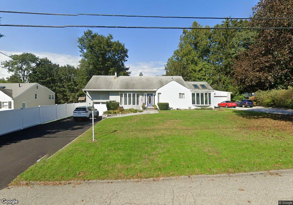 10 Laurie Rd, Cortlandt Manor, NY 10567 - photo 1