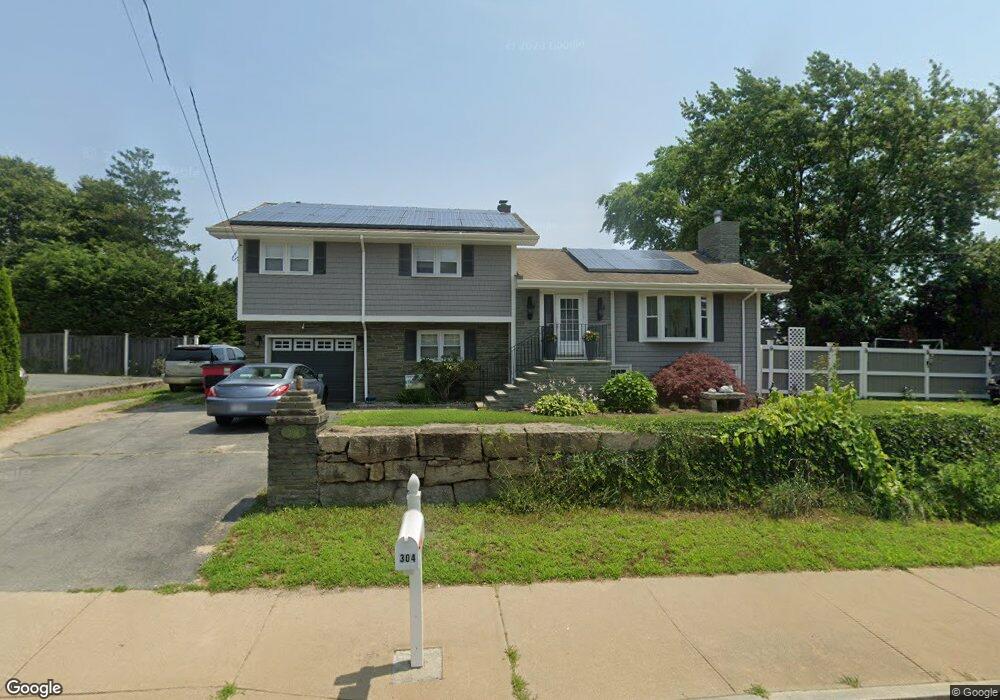 304 Slocum Rd, North Dartmouth, MA 02747 - photo 1