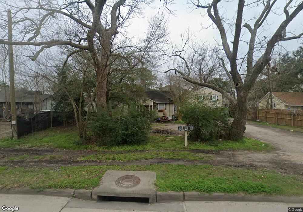 211 W South St, Alvin, TX 77511 - photo 1