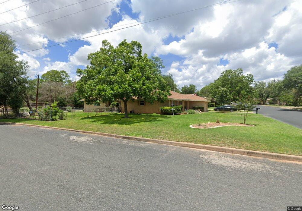 201 Crestwood Dr, Fredericksburg, TX 78624 - photo 1