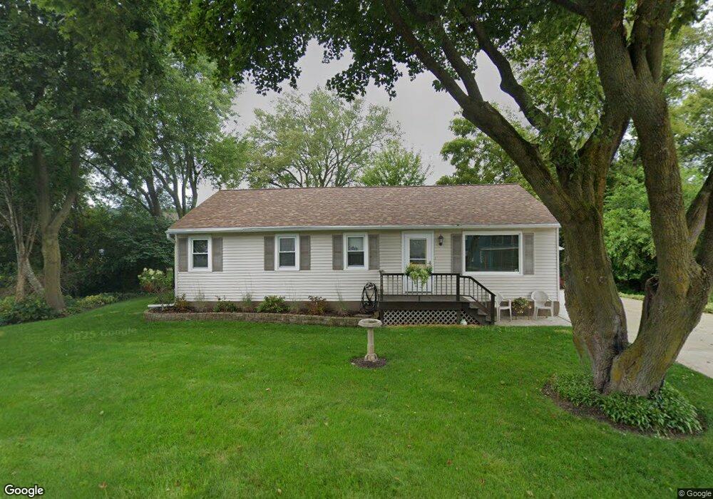 584 Mill St, Fontana, WI 53125 - photo 1