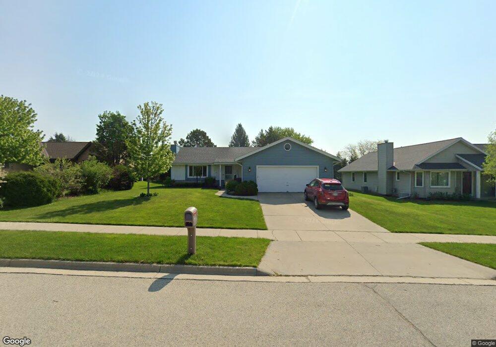 1031 Squire Ln, West Bend, WI 53090 - photo 1