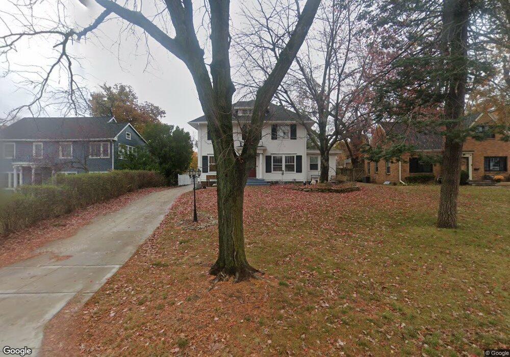 330 Forest Dr SE, Cedar Rapids, IA 52403 - photo 1