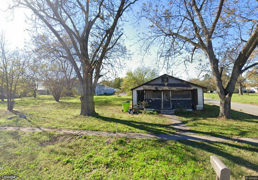 611 N Maple St, Stuttgart, AR 72160 - photo 1