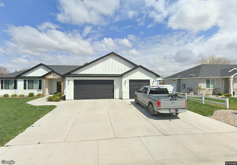 724 Lake Cleveland St, Burley, ID 83318 - photo 1