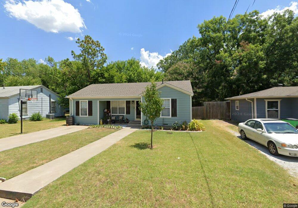 728 Cunningham St, Gainesville, TX 76240 - photo 1