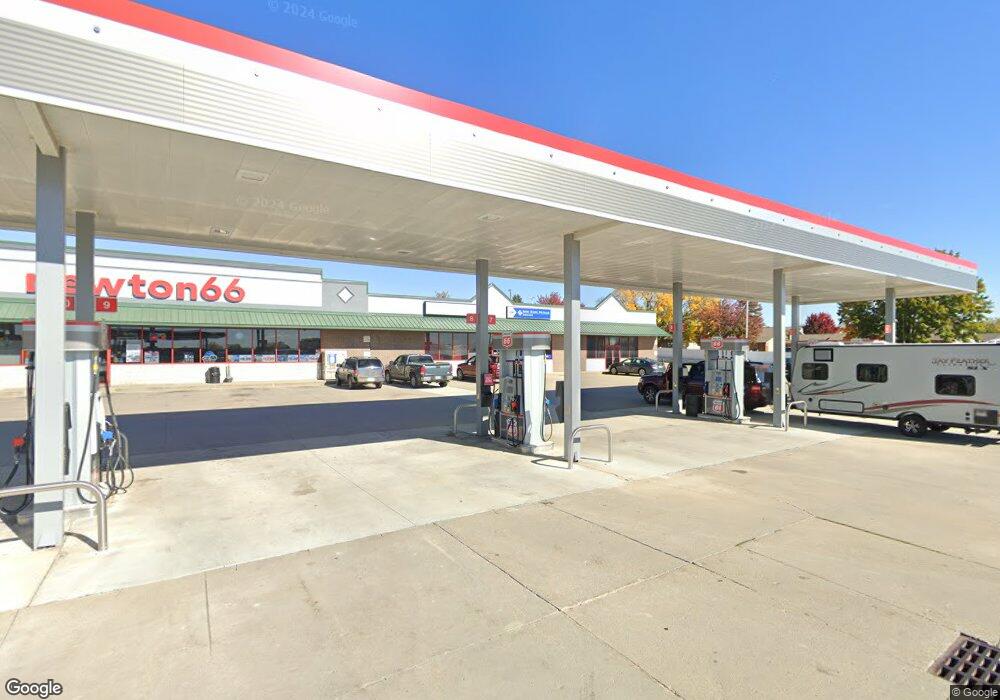 1804 S 12th Ave W, Newton, IA 50208 - photo 1