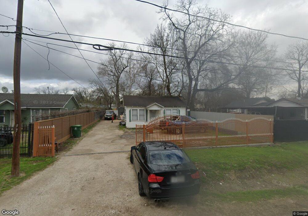 211 Burbank St, Houston, TX 77076 - photo 1