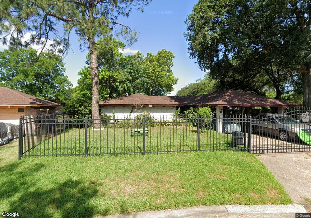 8623 Old Ledge Ln, Houston, TX 77088 - photo 1