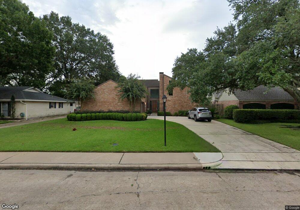 10211 Piping Rock Ln, Houston, TX 77042 - photo 1