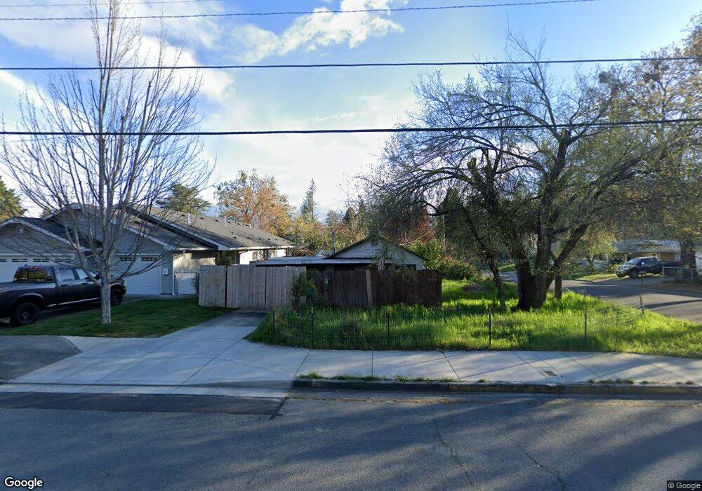 909 NW B St, Grants Pass, OR 97526 - photo 1