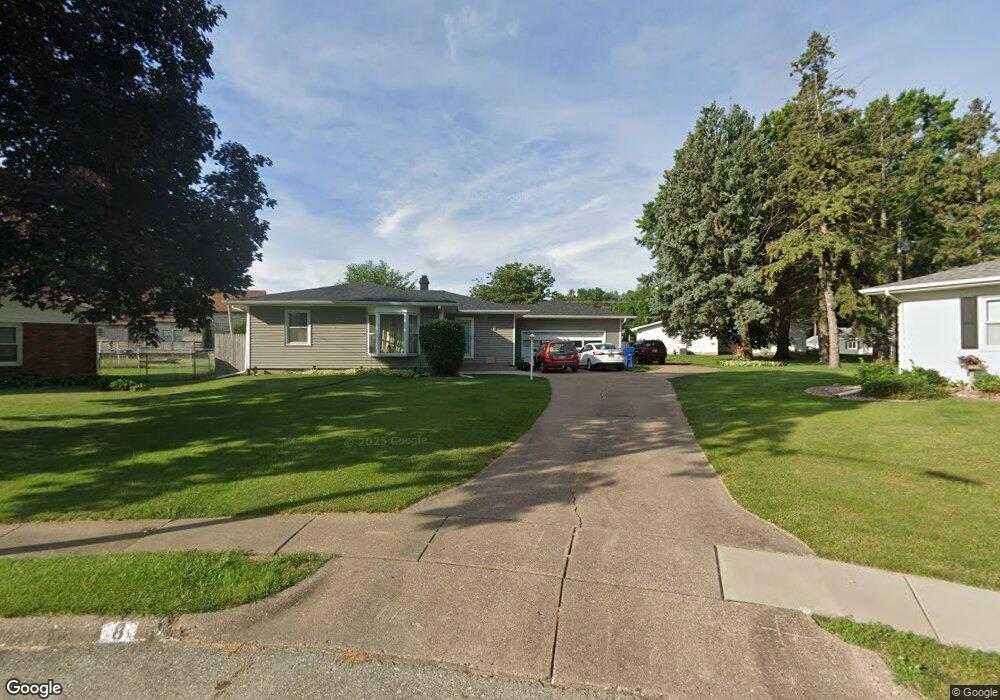 8 Columbia Ct NW, Davenport, IA 52804 - photo 1