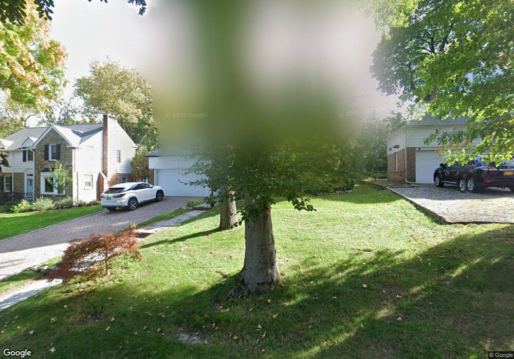 5 Ardsley Place, Great Neck, NY 11021 - photo 1