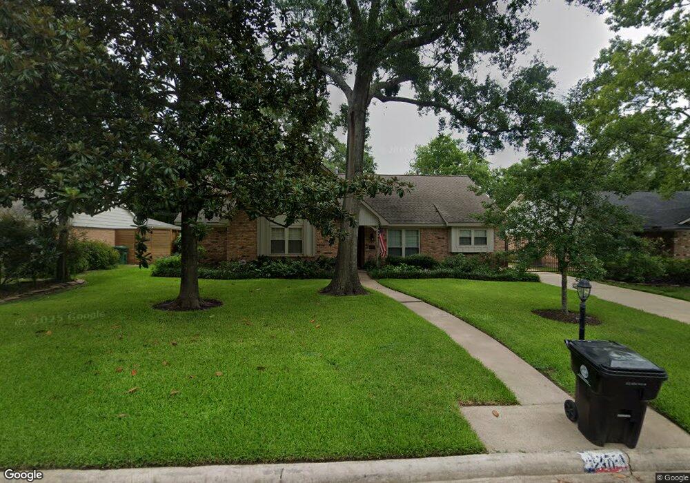 2311 Blue Water Ln, Houston, TX 77018 - photo 1