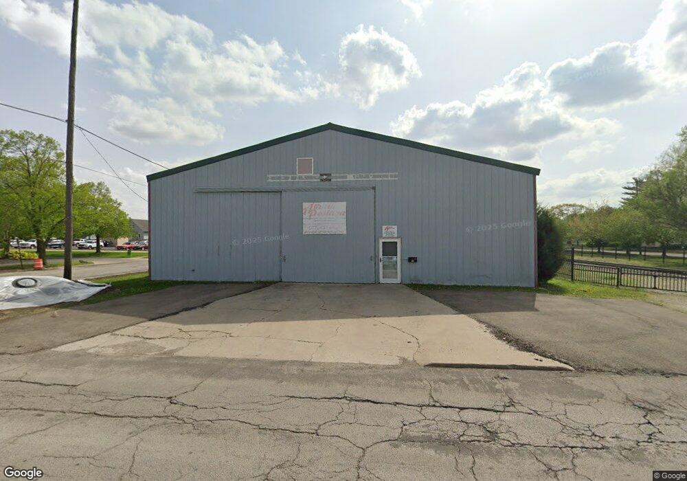 301 S Chicago St, Lincoln, IL 62656 - photo 1