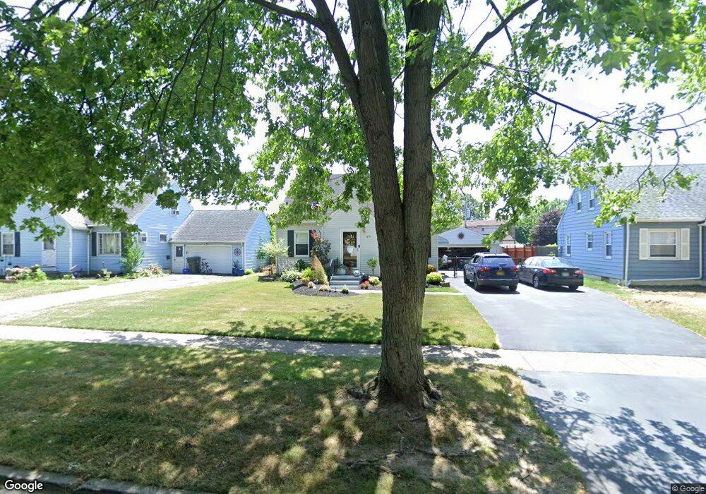 819 Pioneer Dr, North Tonawanda, NY 14120 - photo 1