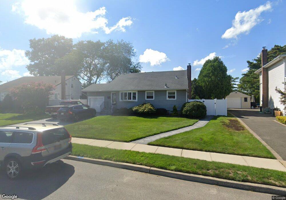 39 Shelter Hill Rd, Plainview, NY 11803 - photo 1