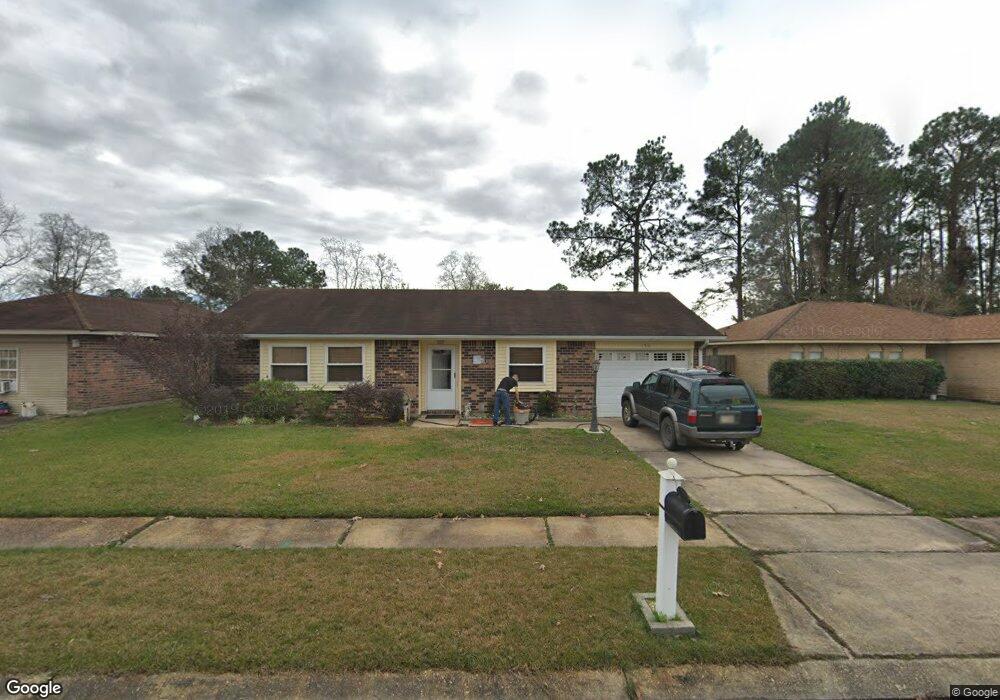 150 Trafalgar Square, Slidell, LA 70461 - photo 1