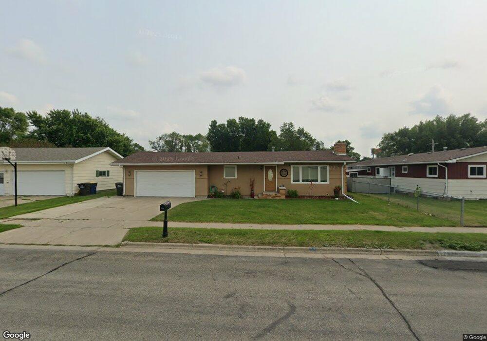 1008 8th Ave NE, Jamestown, ND 58401 - photo 1