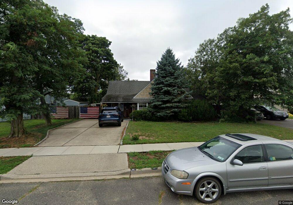 70 Chimney Ln, Levittown, NY 11756 - photo 1