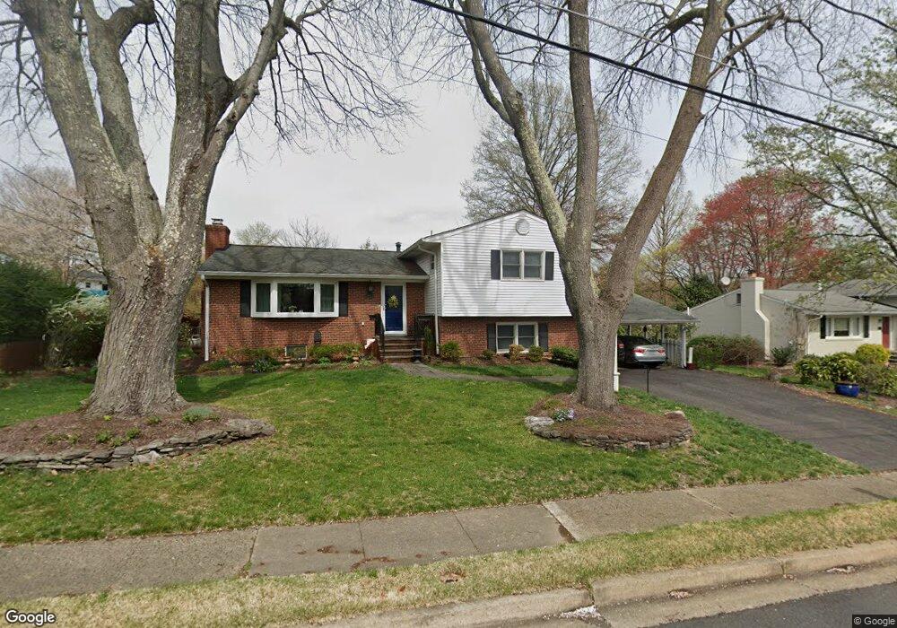 609 Manor Dr NE, Vienna, VA 22180 - photo 1