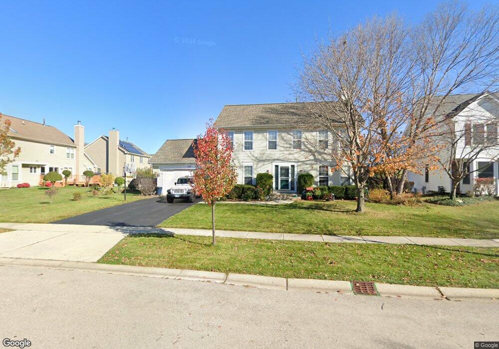 1740 White Oak Dr, Algonquin, IL 60102 - photo 1